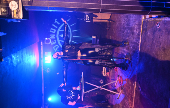Je t'aime - the useless boy tour