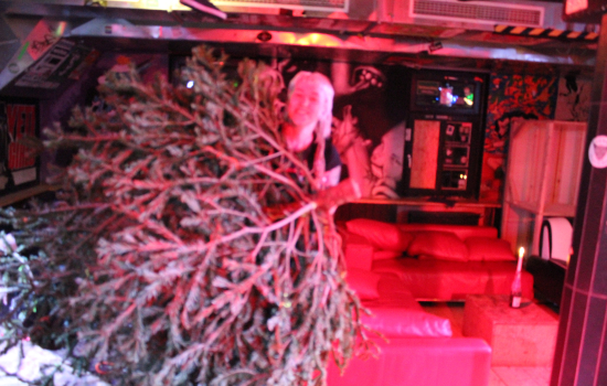 Krippenspiel + Sturm auf den Weihnachtsbaum