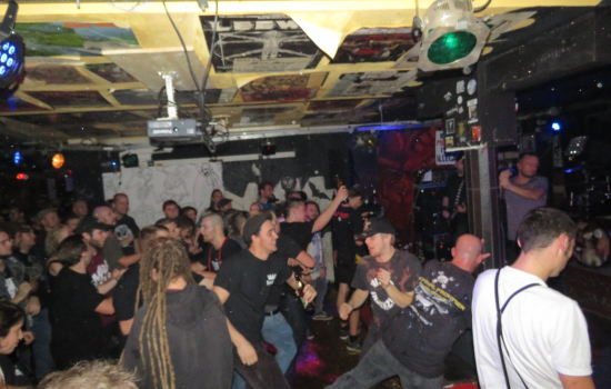 Krach unterm Dach 2018: Fahnenflucht, 100 Kilo Herz, Empowerment und Kein Potential